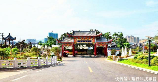  厦门：福建最大的县，比莆田还大，相当于2.5个厦门，富裕程度接