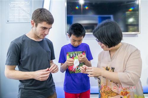 探访青岛衍纸艺人姜岩：妙纸生花