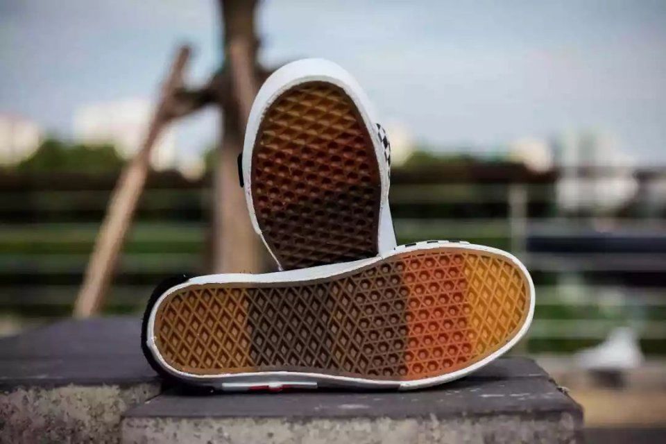 Vans “解构”新品今日发售!重新拼贴后身价竟翻了不止 5 倍