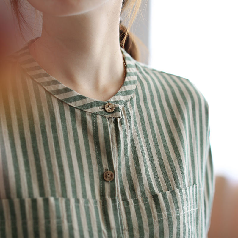 今年流行小衫+小脚裤，时髦又美嫩，适合30~50女人穿