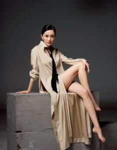 没有杨幂的筷子腿，就不要穿短裤出门了:冯提莫就是血的教训!