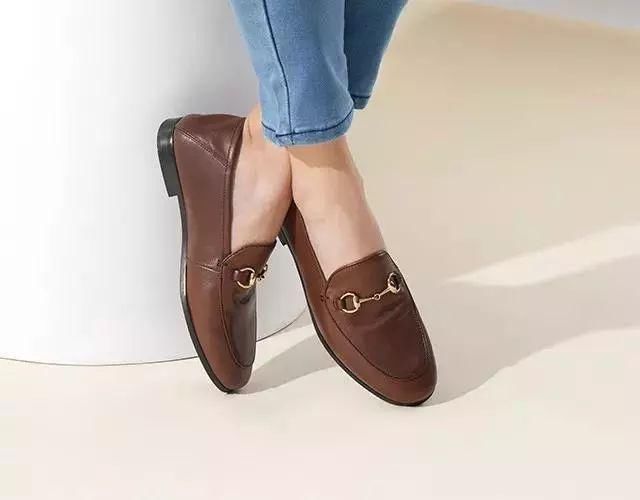 这双鞋流行了近百年,经典就是永不过时