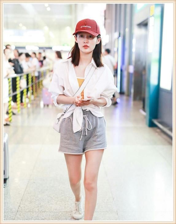 当李沁和张钧甯同穿运动短裤，才知道健身瘦和节食瘦的差距有多大