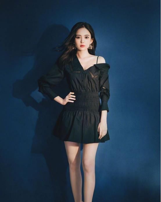 皮肤■有一种美的违规叫娜扎露香肩,皮肤光滑似牛奶,美的让人心动