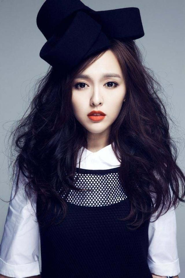 唐嫣留过的发型，第一个像极了十八岁，网友:最后那个真的好土啊