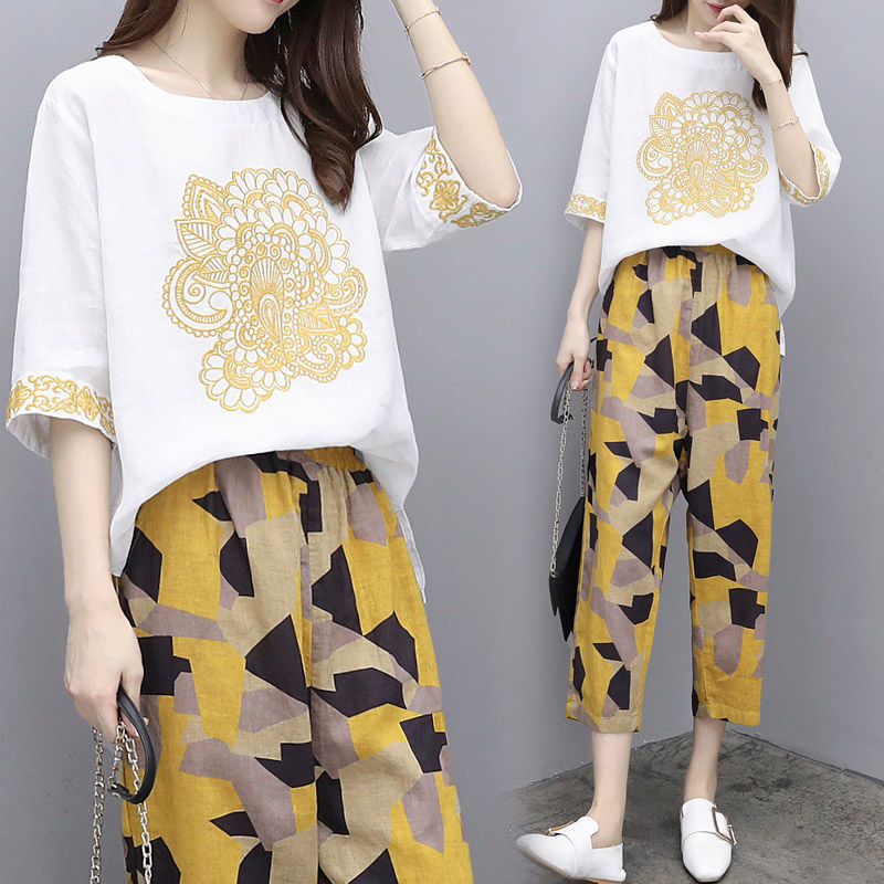 有肚子三四十岁女人尽量别少裙子，瞧瞧刚上新的套装裤，遮肚白嫩