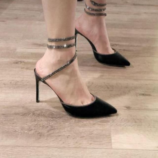 小众设计款高跟鞋，上班干练下班风情，工作玩乐两不误