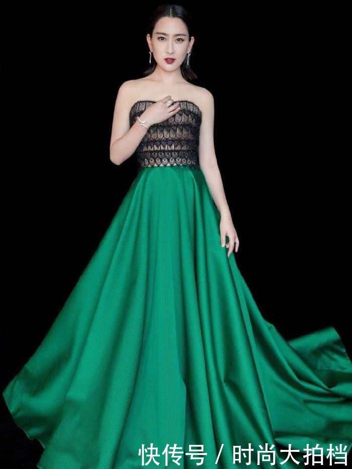 杜鹃太平撑不住衣服，马苏环胸超自信，网友：情义千斤，不敌胸前