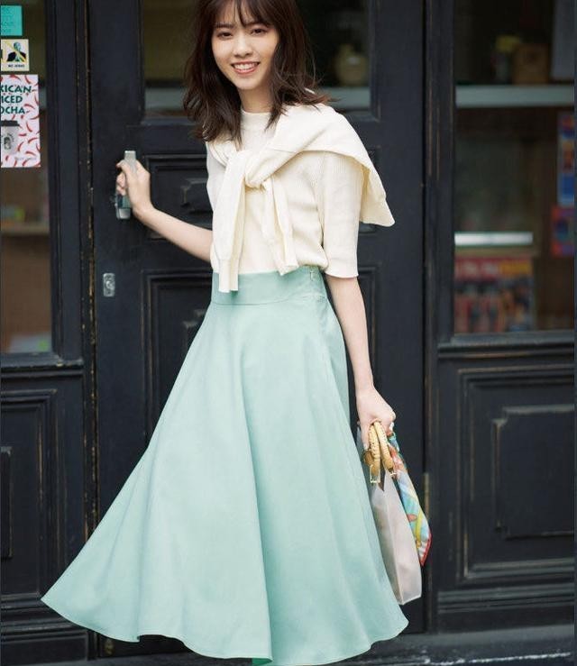 #女人#女人的穿搭,不仅需要清新淡雅的春日之美,还要为自己增加好感度