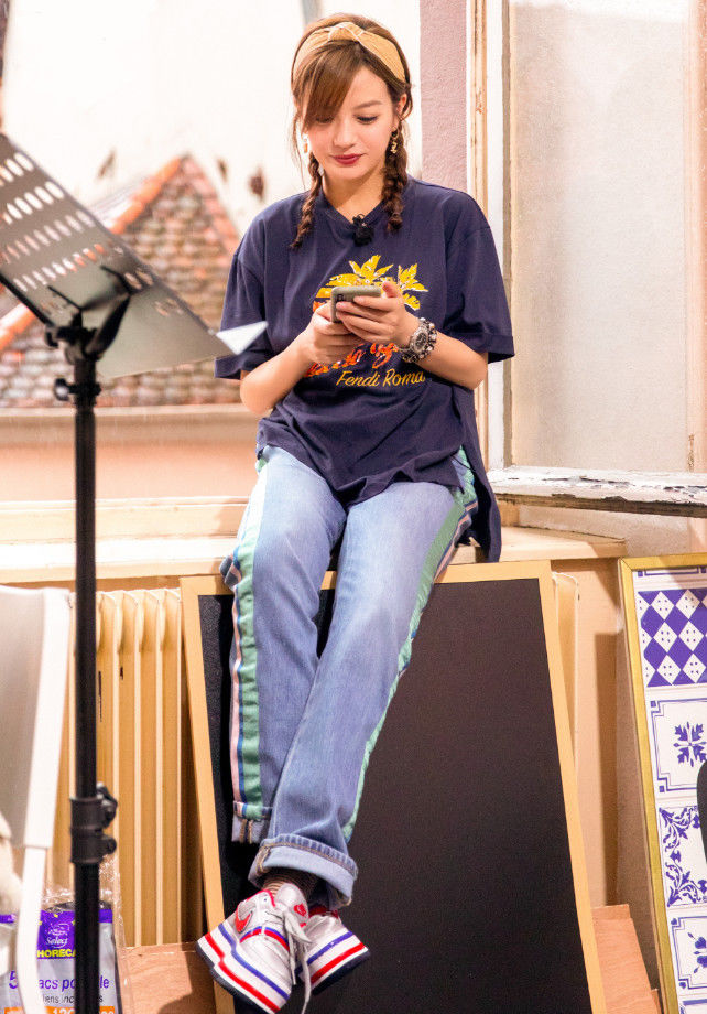 赵薇素颜照流出，P图都拯救不了的老气，终于相信你42岁了