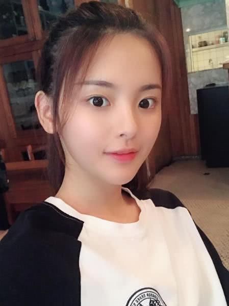 101少女没了眼妆,孟美岐变清纯,吴宣仪甜美,唯独被她吓到!