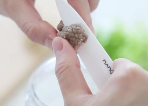  营养：简单美味的莲藕排骨面线，鲜香爽滑，好吃易吸收，宝宝的营养辅食