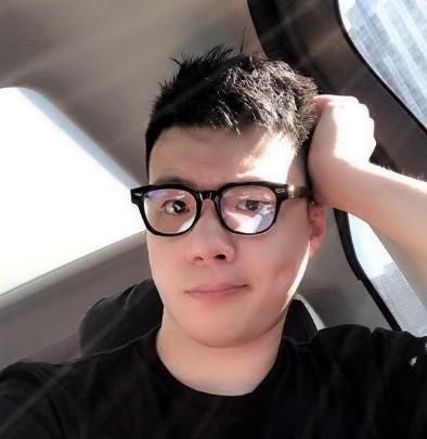 黄毅清发微博声称被小崔“下毒”了，人被“抓”了，到底怎么回事