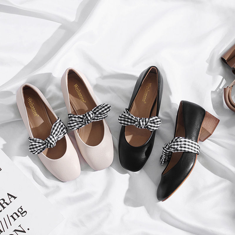 原来越多的女人都不穿高跟鞋了，今夏流行“原宿风”，清新显气质