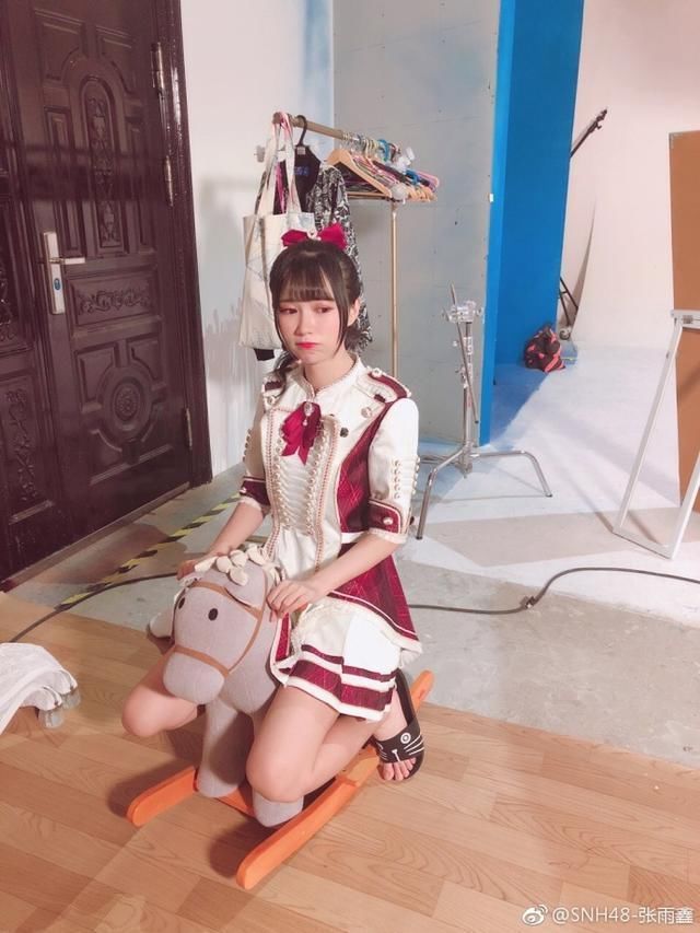 程潇反重力头盔刘海又厚又呆，鞠婧祎早期铁刘海仍然是清秀佳人