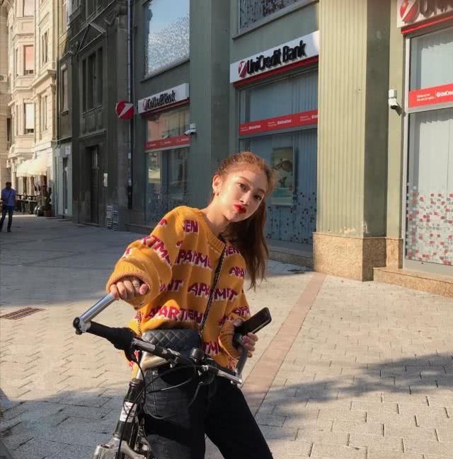  【种款式】简洁的现代感配搭，雅致气质女生的平时穿衣搭配示范性，显年轻溫柔又时尚潮流