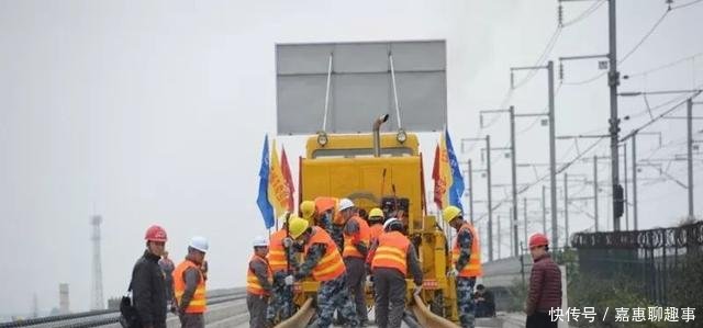 成贵高铁全线铺轨, 网友 到处都有高铁, 为啥泸州没有高铁