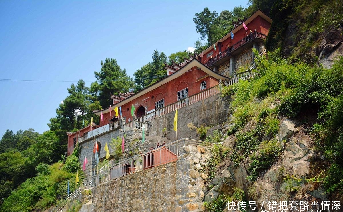 美丽的山村，家家户户建楼房，有一种建筑却造在悬崖峭壁上