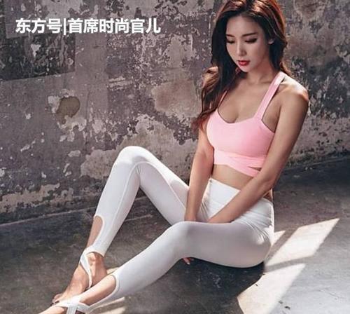 凹凸有型的打底裤小姐姐，充满阳光活力，潮流感十足！