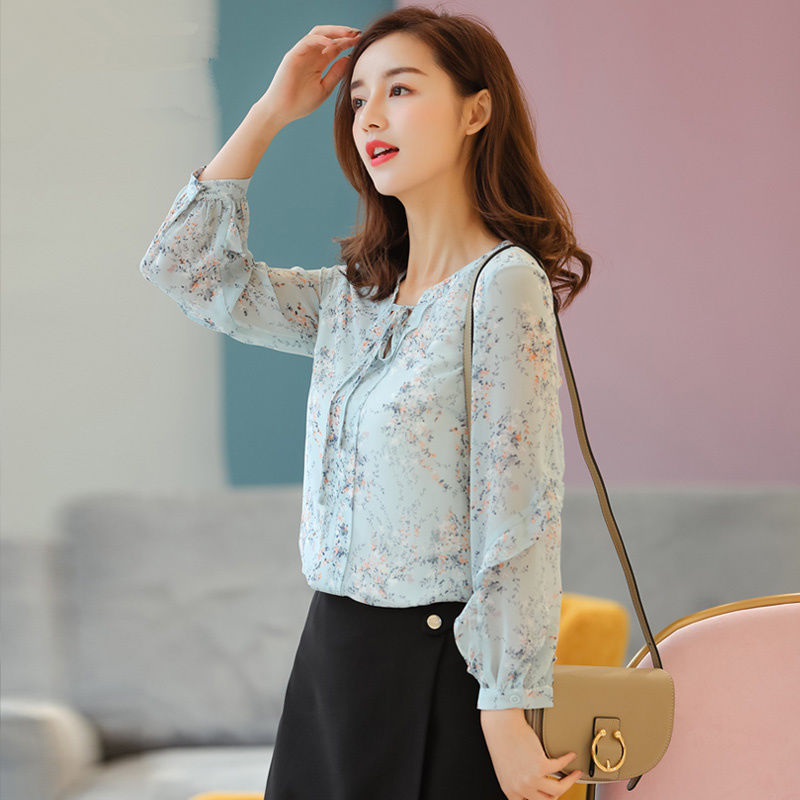 中秋回家，给妈妈带了两件欧式小衫，减龄显嫩，她肯定很高兴的