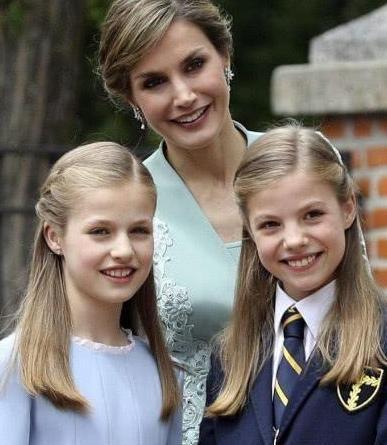 同是王的女人, 一个大方优雅, 一个知性端庄, 凯特和莱蒂齐亚谁更