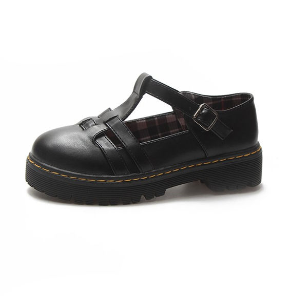 如今奔4奔5的女人都喜欢穿这种鱼嘴鞋，时髦百搭高挑有味道