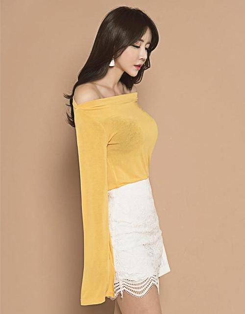  气质■露肩上衣半身裙，文艺清新气质，尽显青春靓丽！