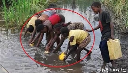 为何非洲人渴死也不挖井，饿死也不种地？老外：真该学学中国人