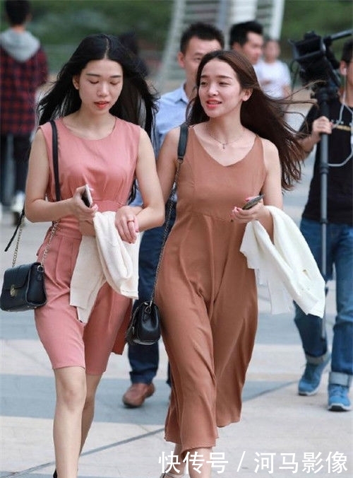  『迷人』街拍：超可爱的小姐姐，仙女般的气质，实在迷人性感