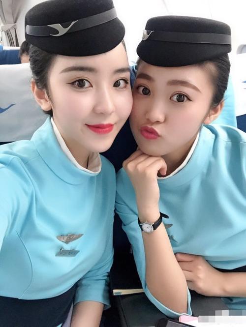 飞机上,为什么要求空姐一直穿裙子,看完这些你就明白了