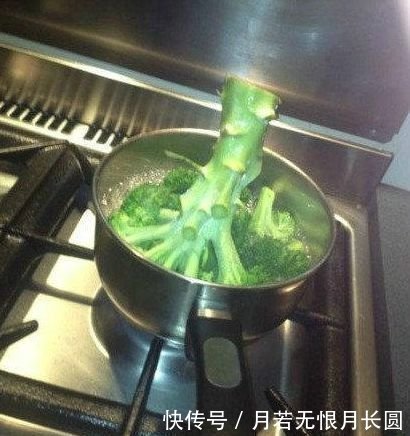 没事@搞笑GIF:切,你看我这手机摔了多少次了都没事