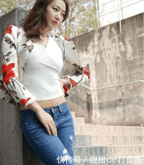 紧身裤:街拍美女, 穿搭紧身裤的妹子回头率高