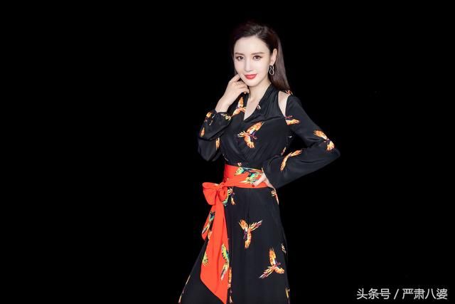 张萌时尚look干练优雅 长腿吸睛性感撩人