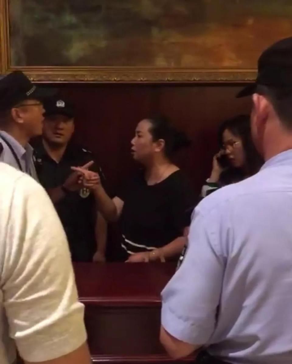 殴打孕妇，还欲扭转舆论说孕妇碰瓷?比尔晴还狠的喜塔腊saya出现