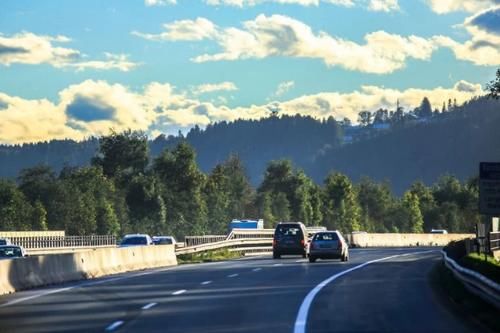  大巴|为什么长途大巴司机从不进高速服务区吃饭？原来背后还有你