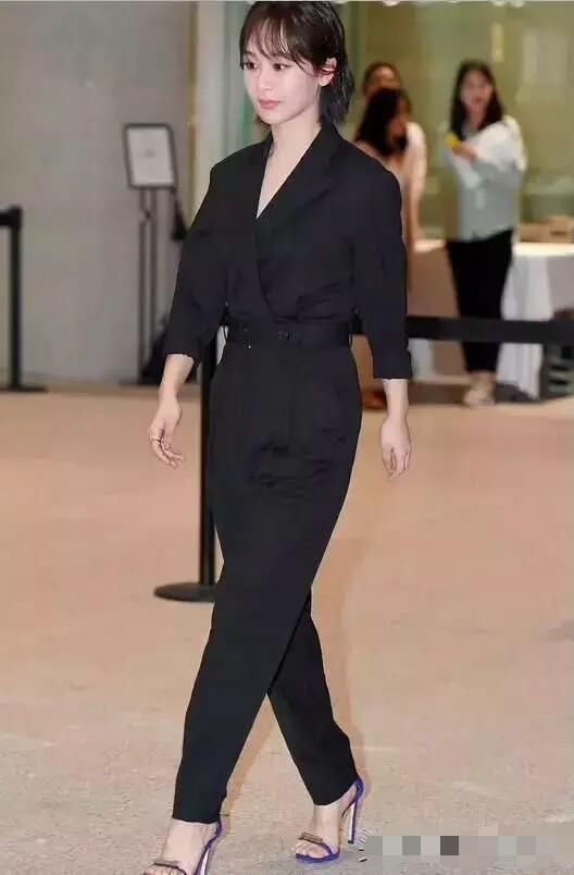 杨紫穿高跟鞋一秒变车祸下现场，邓伦看完早已哭出双眼皮？