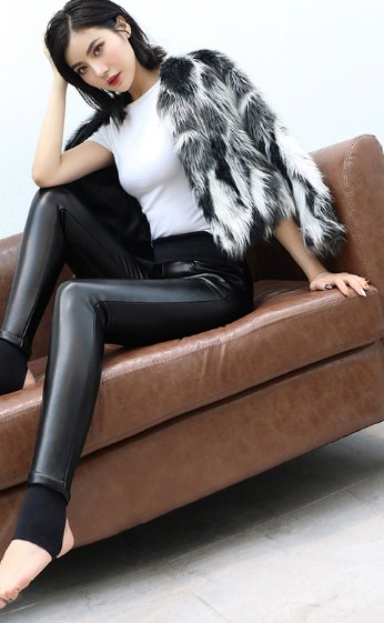 纤瘦的女人穿起打底裤,根本没有倒三角区的尴尬,一款比一款更美