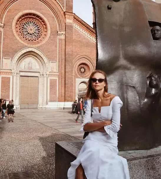  「值得」今夏最值得入手的时尚单品小方领，显瘦还显脸小！