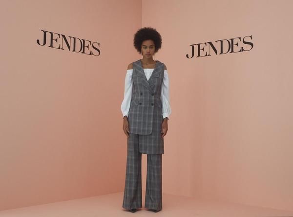 昆凌自创品牌JENDES纽约＂New Museum新当代艺术博物馆＂顶楼首秀