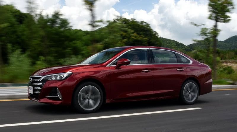  「中型家轿」广汽入门级中轿，轴距超2米8，1.5T＋6AT配四轮独悬，10.58万