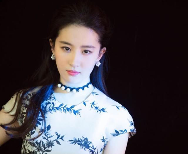 刘亦菲的5件礼服，我最喜欢第三个，最后一个让宋承宪心动！