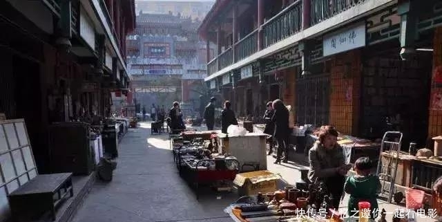 凌晨两点的西安＂鬼市＂，光怪陆离还藏着这么多秘密...