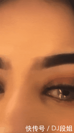  「眼泪」为什么女生的袜子能一直保持那么白？哈哈哈哈~知道真相眼泪流下来！