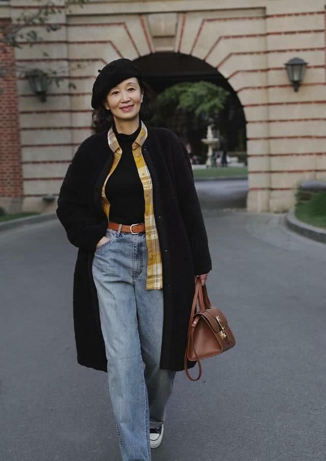  「中年」中年女性不要再穿“妈妈装”，学三木妈妈的穿搭技巧，时髦又洋气