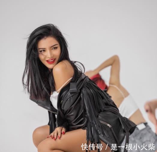 江映蓉变身黑美人，“土著娃娃脸”成“国际脸”魅力十足！