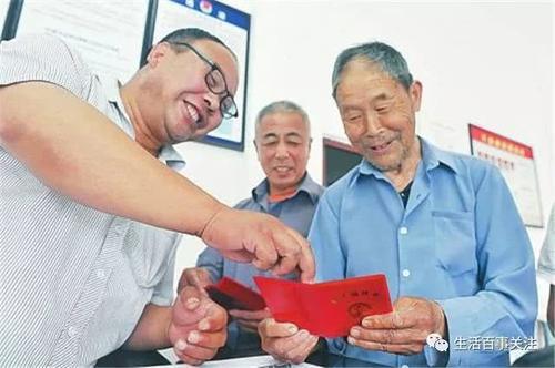 不上班的人自己交社保，可领取三分之二“补贴”，不要白白浪费了