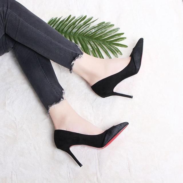 红底高跟鞋魅惑至极,冷艳高贵,走出性感露出优雅