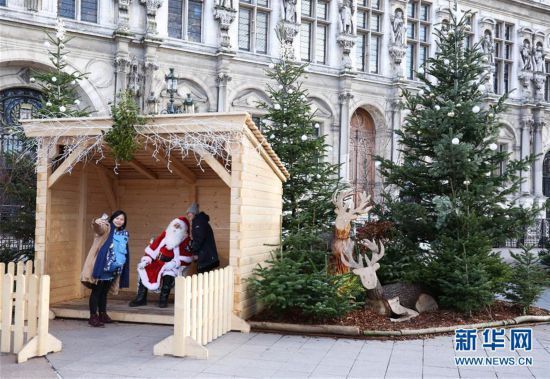 巴黎：市政厅前的圣诞“树林”
