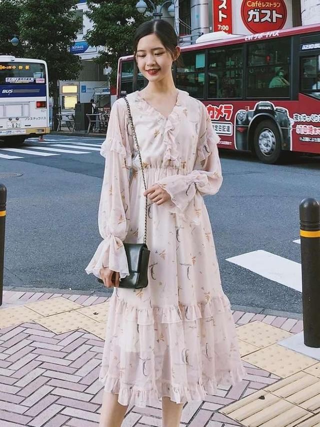 抓住夏天的尾巴，这几件连衣裙让清凉和小清新进行到底！