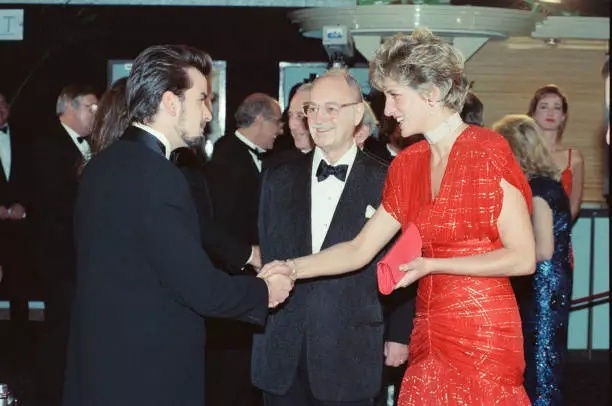 戴妃的那些绝美珠宝最后都去哪儿了？